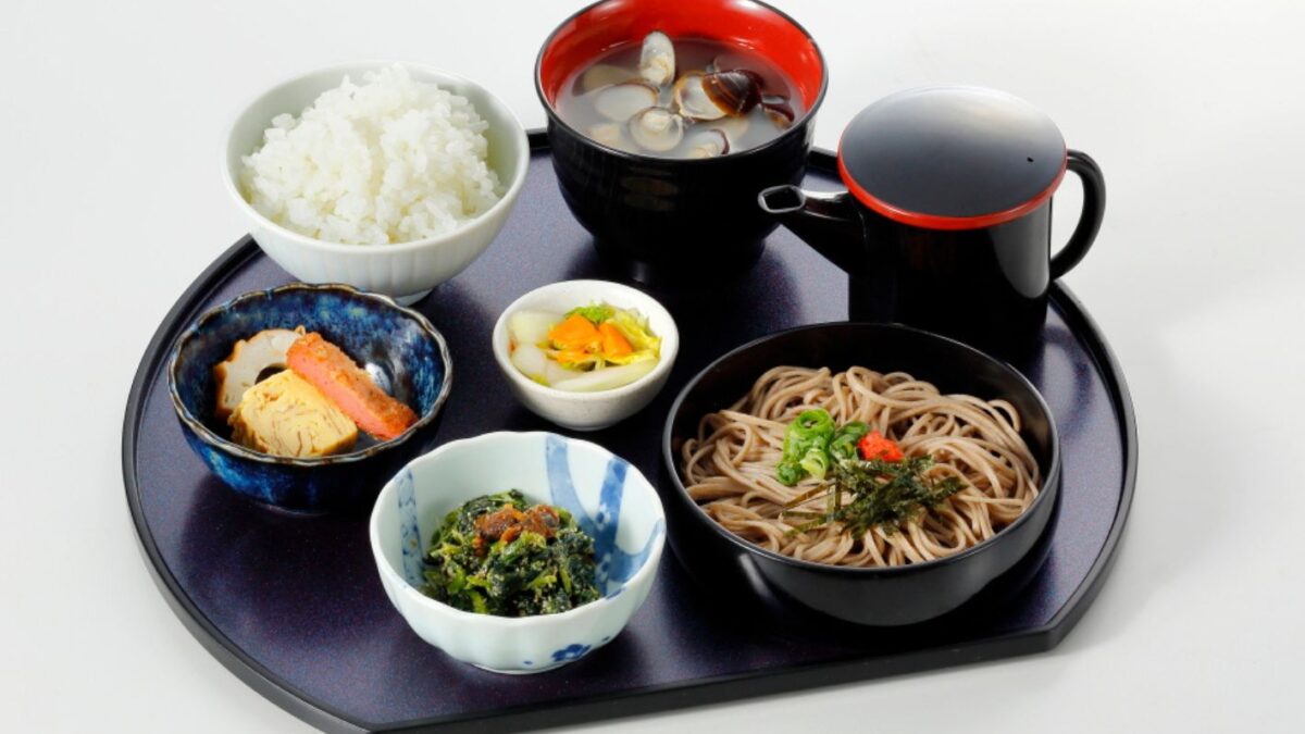 割子一段と炊き立てご飯の朝ごはん